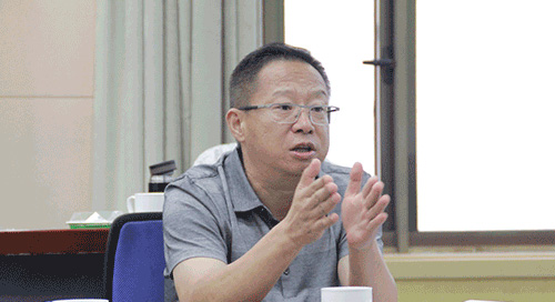 龙岩接受来自人民网记者专访，并阐述医药发展.gif